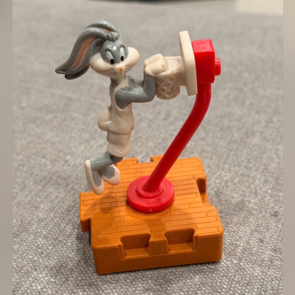 Vintage 1996 Bugs Bunny Basketball Toy – Warner Bros Looney Tunes Collectible